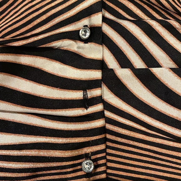 Guess animal print vneck blouse with studded buttons - Picture 4 of 5